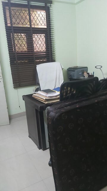 Furnished Amenities in 2.5 BHK Builder Floor at Mayur Vihar – for Rent