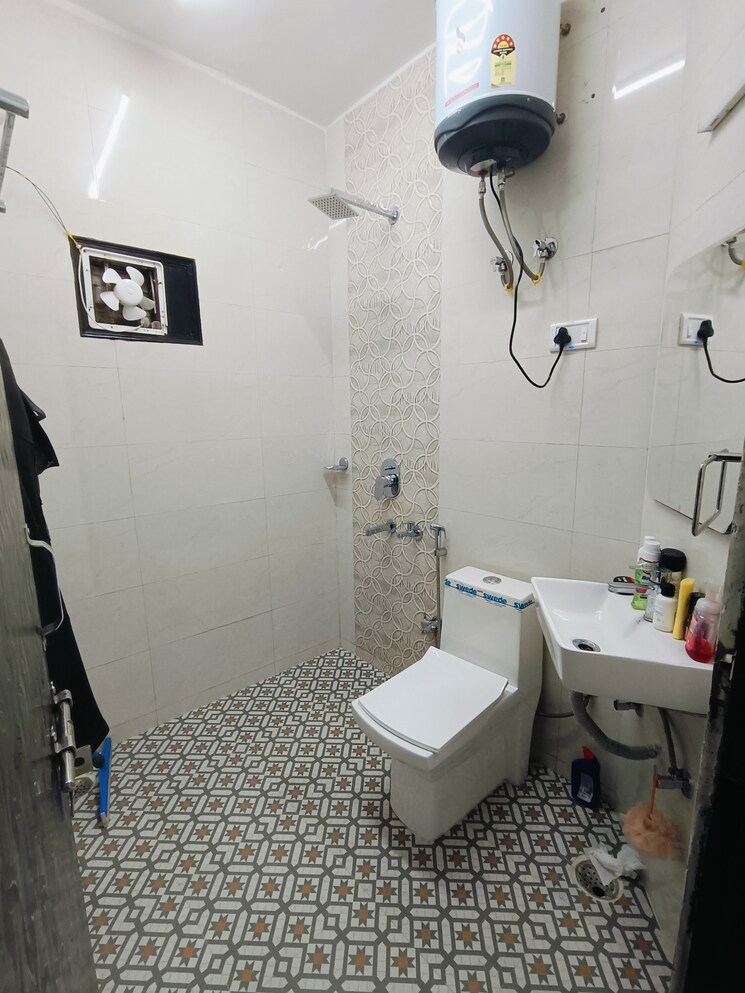 Bathroom, malviya nagar 2 Bedroom 1000 Sq.Ft. Builder Floor In Malviya Nagar Delhi 9073135