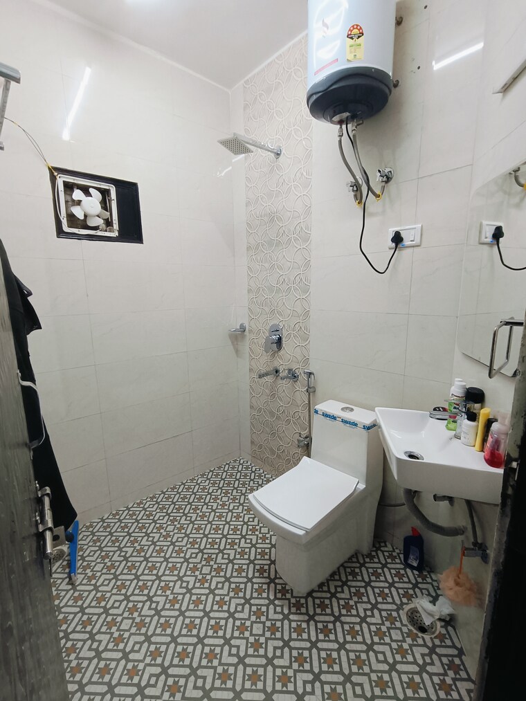 Bathroom, malviya nagar 2 Bedroom 1000 Sq.Ft. Builder Floor In Malviya Nagar Delhi 9073135