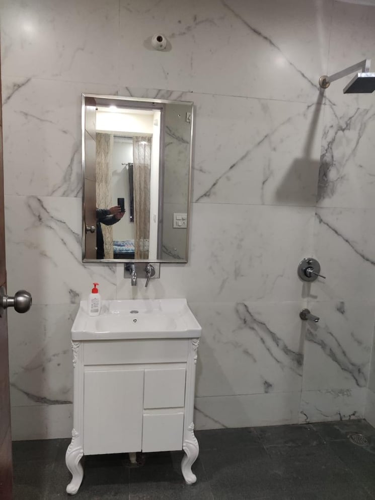 Bathroom, vip road 1 Bedroom 900 Sq.Ft. Apartment In Vip Road Zirakpur 9073125