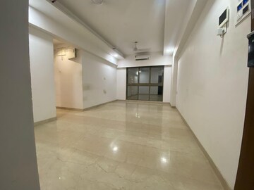 Room in 2 BHK Apartment at Platinum Corporation, Andheri West – for Rent