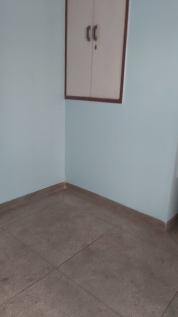 Room in 2 BHK Apartment at Mayur Vihar – for Rent