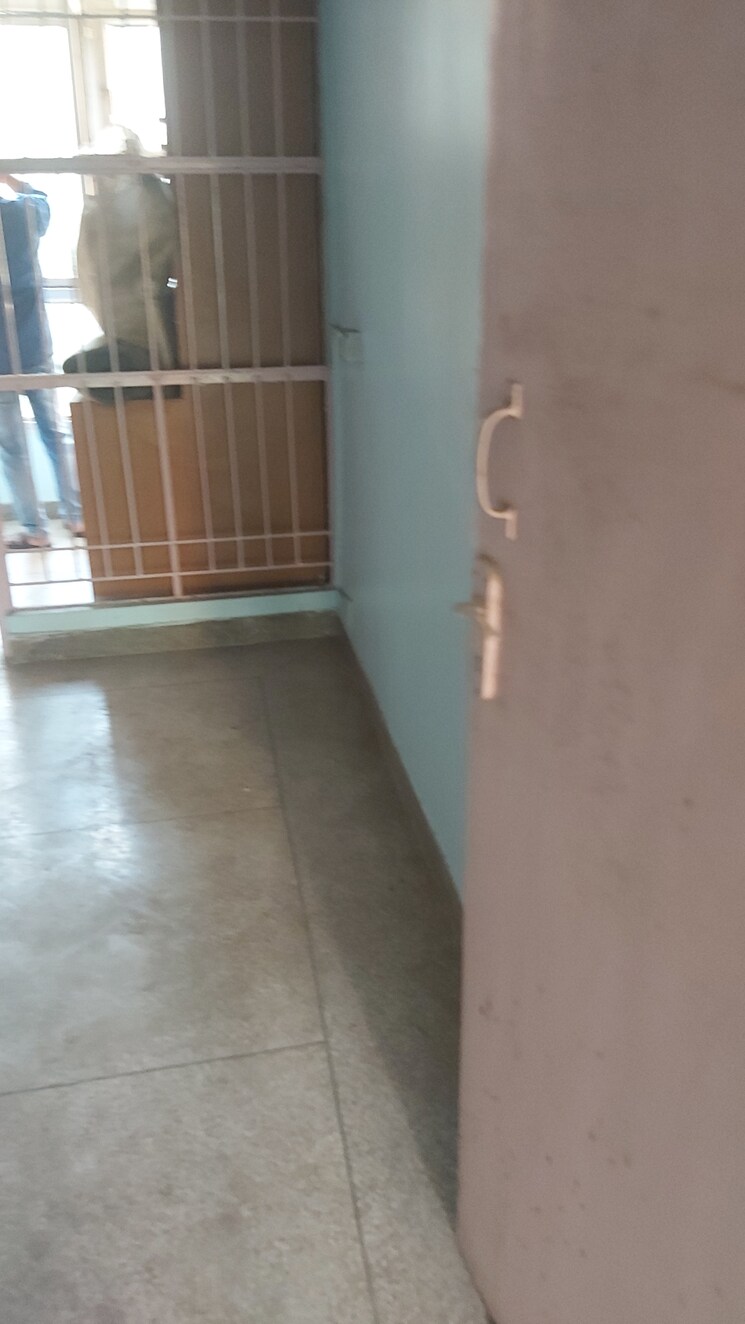 Room, mayur vihar 2 Bedroom 850 Sq.Ft. Apartment In Mayur Vihar Delhi 9073132