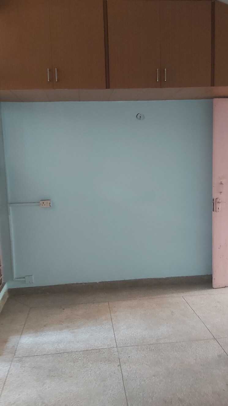 Room, mayur vihar 2 Bedroom 850 Sq.Ft. Apartment In Mayur Vihar Delhi 9073132