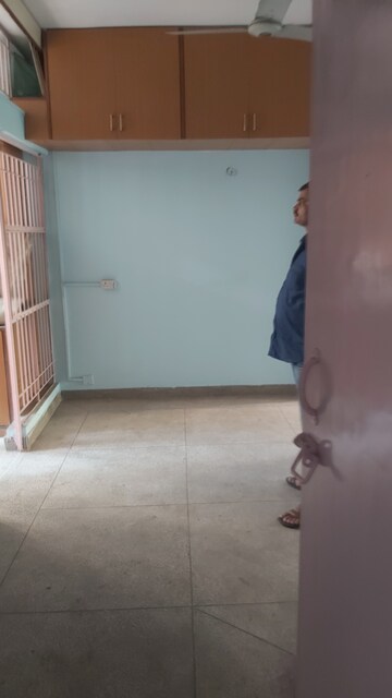 Room in 2 BHK Apartment at Mayur Vihar – for Rent
