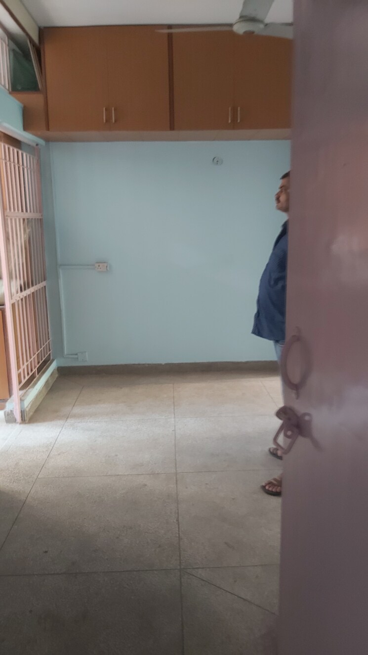 Room, mayur vihar 2 Bedroom 850 Sq.Ft. Apartment In Mayur Vihar Delhi 9073132