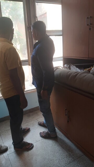 Room in 2 BHK Apartment at Mayur Vihar – for Rent