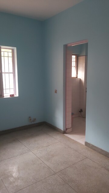 Room in 2 BHK Apartment at Mayur Vihar – for Rent