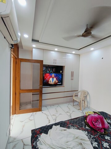 Furnished Amenities in 2 BHK Builder Floor at Malviya Nagar – for Sale