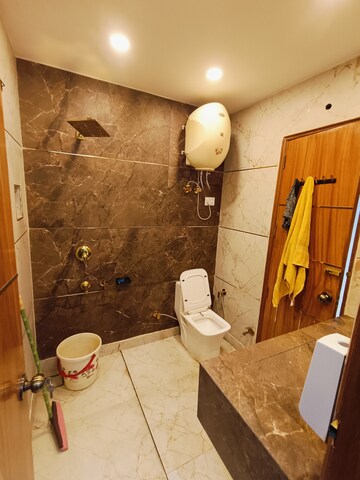 Furnished Amenities in 2 BHK Builder Floor at Malviya Nagar – for Sale
