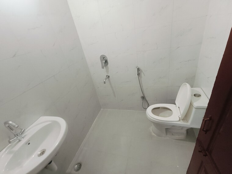 Bathroom, malviya nagar 2 Bedroom 1000 Sq.Ft. Builder Floor In Malviya Nagar Delhi 9073158
