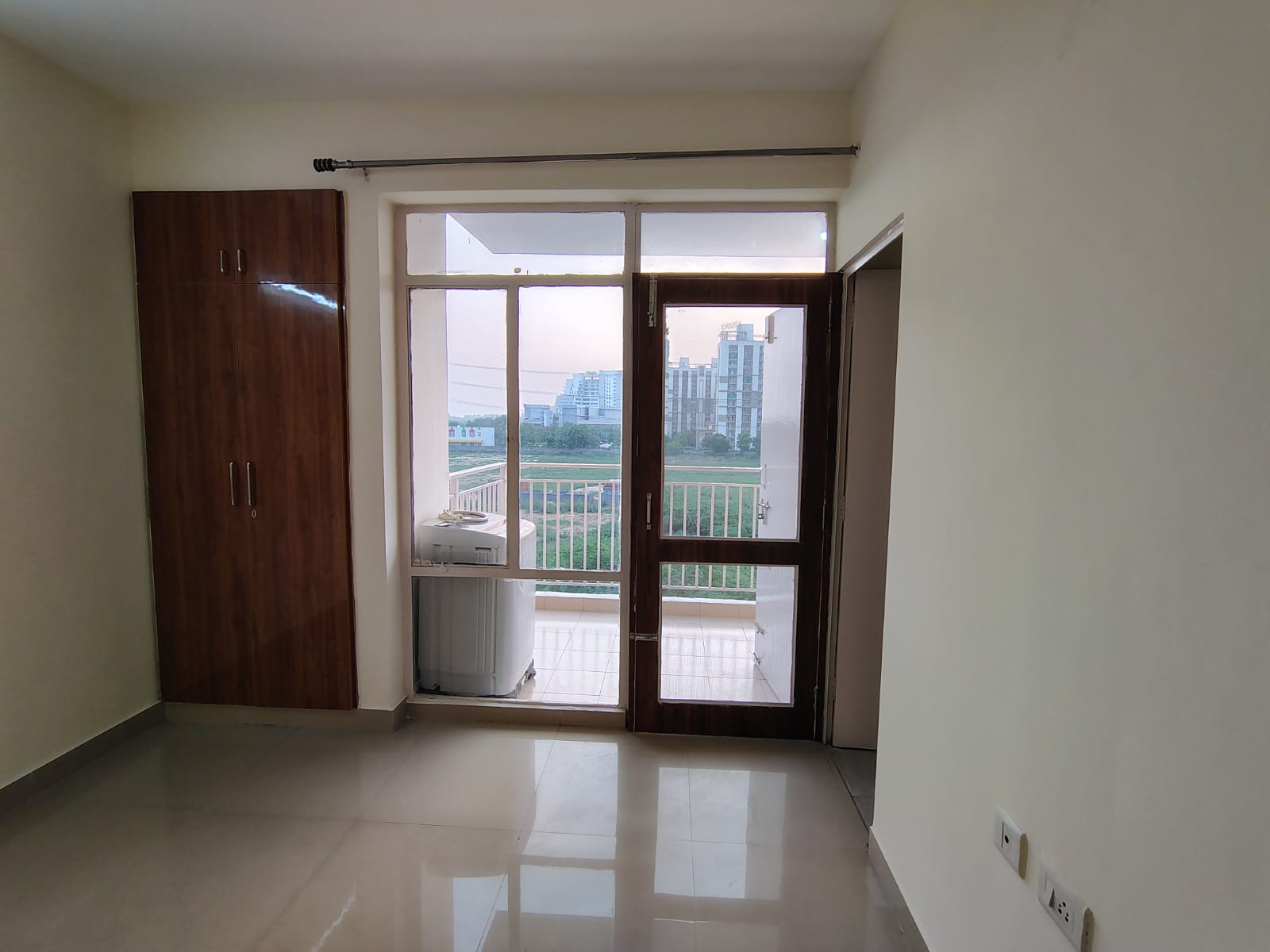 2 BHK Apartment For Rent in Suncity Avenue 102