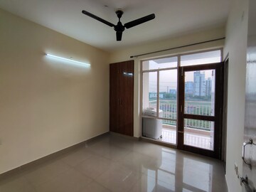 Room in 2 BHK Apartment at Suncity Avenue 102, Sector 102 – for Rent