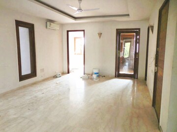 Room in 3 BHK Builder Floor at Boutique Residential Apartments C-253, Defence Colony – for Rent