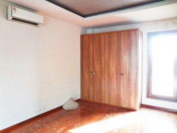 Room in 3 BHK Builder Floor at Boutique Residential Apartments C-253, Defence Colony – for Rent