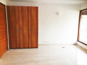 Room in 3 BHK Builder Floor at Boutique Residential Apartments C-253, Defence Colony – for Rent