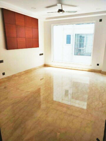 Room in 4 BHK Builder Floor at Boutique Residential Apartments C-253, Defence Colony – for Rent