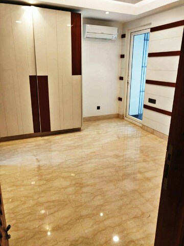 Room in 4 BHK Builder Floor at Boutique Residential Apartments C-253, Defence Colony – for Rent