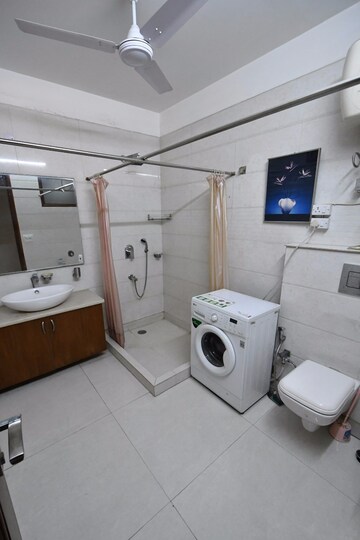 Team Area in 2 BHK Builder Floor at Defence Colony – for Rent