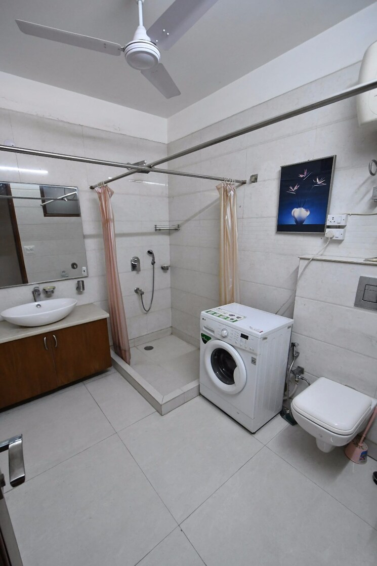 Team Area, defence colony 2 Bedroom 1500 Sq.Ft. Builder Floor In Defence Colony Delhi 9073188