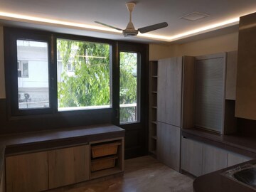 Room in 4 BHK Builder Floor at Defence Colony – for Rent