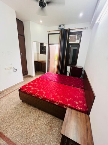 Bedroom in 4 BHK Builder Floor at Sector 52 – for Rent
