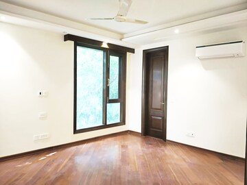 Room in 4 BHK Builder Floor at Defence Colony – for Rent