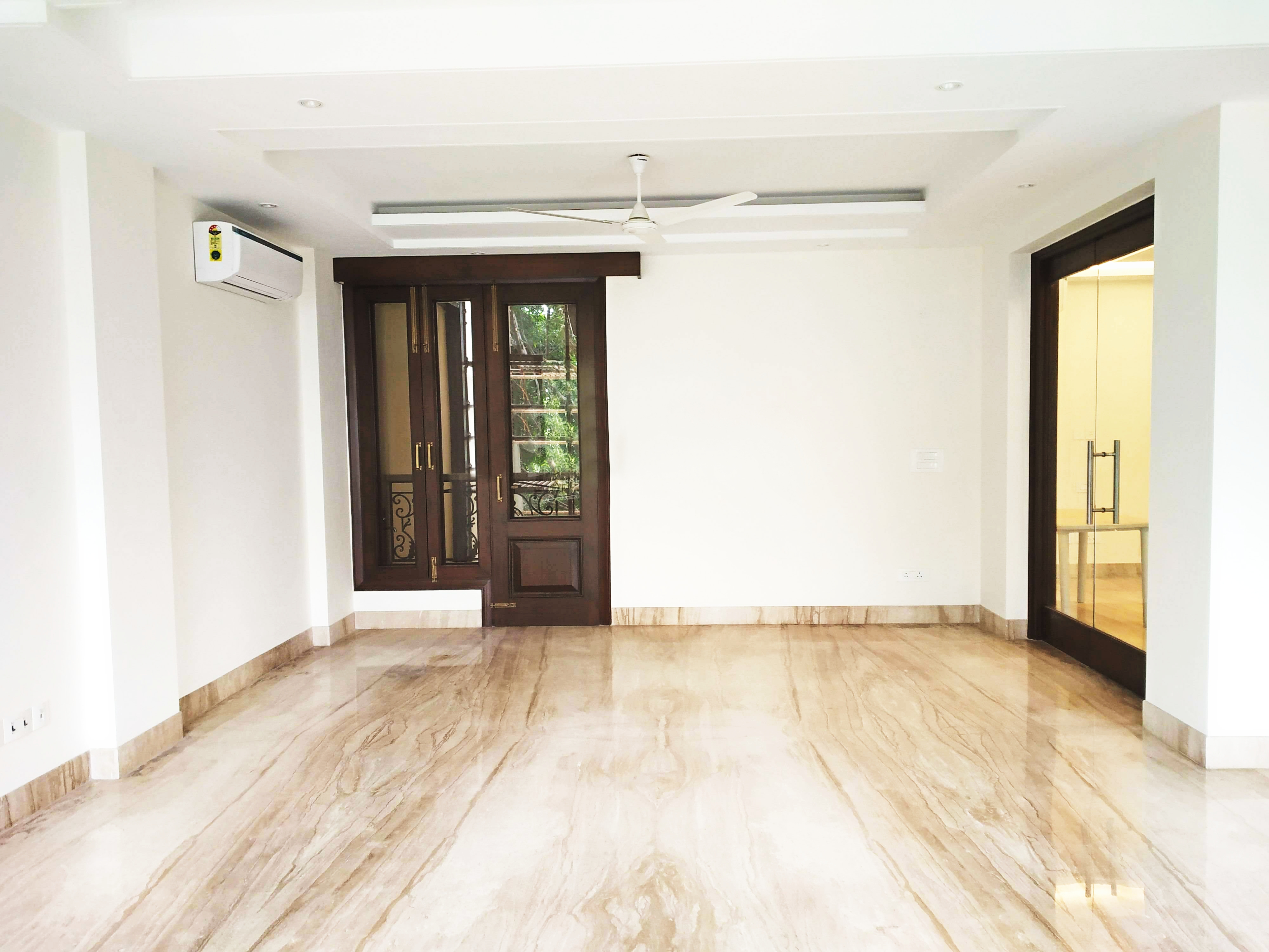 4 BHK + Servant Room Builder Floor For Rent in Defence Colony