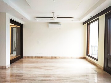 Room in 4 BHK Builder Floor at Defence Colony – for Rent