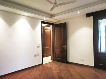 Room in 4 BHK Builder Floor at Defence Colony – for Rent