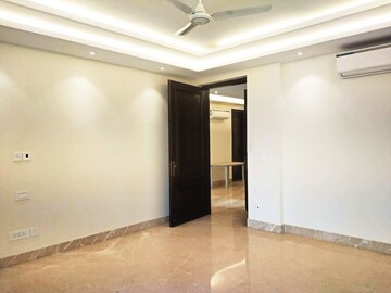 Room in 4 BHK Builder Floor at Defence Colony – for Rent