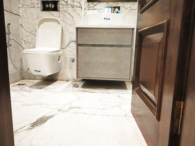 Bathroom, defence colony 4 Bedroom 3200 Sq.Ft. Builder Floor In Defence Colony Delhi 9073196