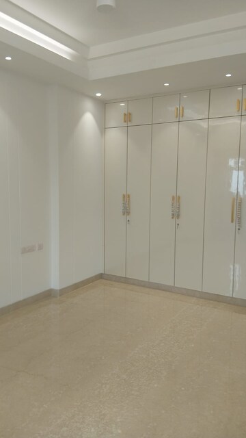 Room in 3 BHK Builder Floor at Greater Kailash I – for Rent