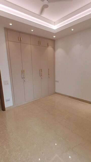 Room in 3 BHK Builder Floor at Greater Kailash I – for Rent