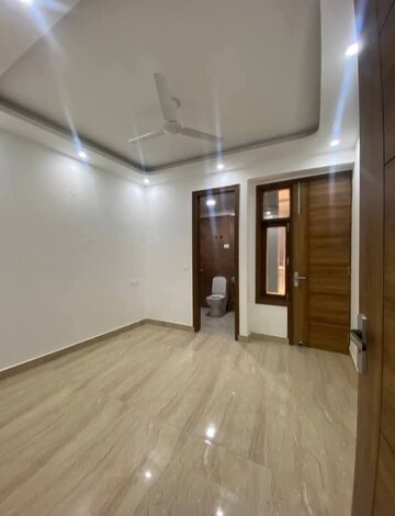 Master Bedroom in 3 BHK Builder Floor at Saket – for Rent