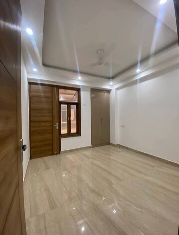 Room in 3 BHK Builder Floor at Saket – for Rent