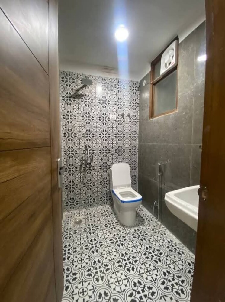 Bathroom, saket 3 Bedroom 1250 Sq.Ft. Builder Floor In Saket Delhi 9073240