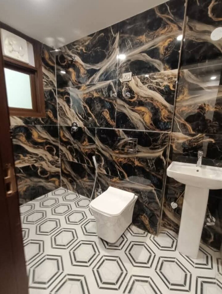 Bathroom, saket 3 Bedroom 1250 Sq.Ft. Builder Floor In Saket Delhi 9073244