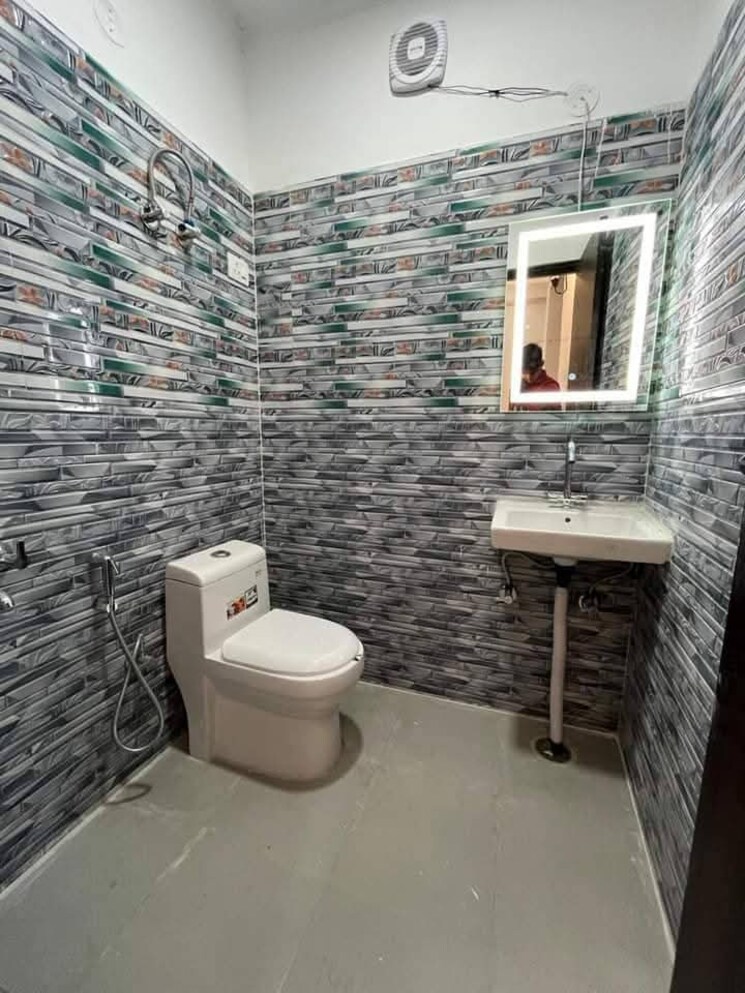 Bathroom, saket 3 Bedroom 1250 Sq.Ft. Builder Floor In Saket Delhi 9073244