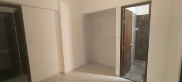 Room in 2 BHK Apartment at Greeshma Residency II, Eastern Express Highway – for Rent