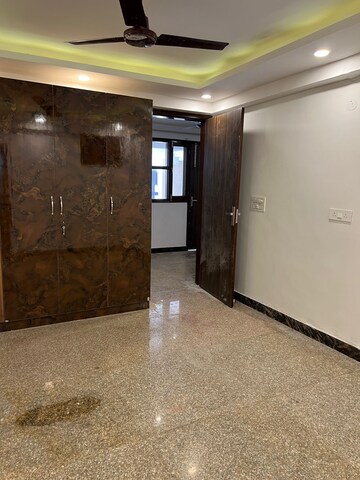 Room in 3 BHK Apartment at Ardee City, Sector 52 – for Rent
