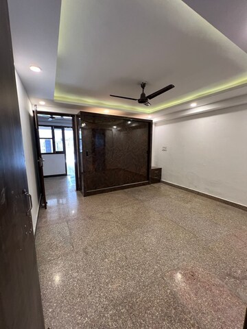 Room in 3 BHK Apartment at Ardee City, Sector 52 – for Rent