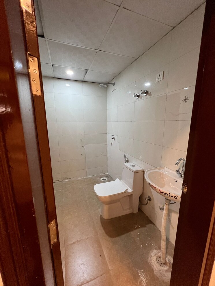 Bathroom, ardee-city 3 Bedroom 2850 Sq.Ft. Apartment In Sector 52 Gurgaon 9073253