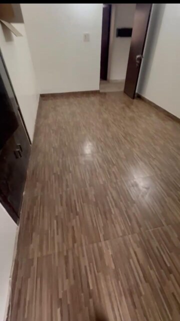 Room in 3 BHK Apartment at Mayur Vihar Phase 1 – for Rent