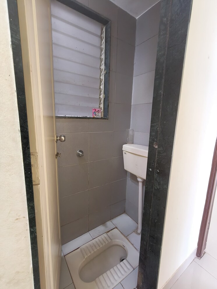 Bathroom, borate-jijai-nagari 2 Bedroom 1080 Sq.Ft. Apartment In Kothrud Pune 9073277