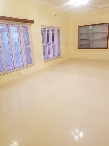 Room in 3.5 BHK Independent House at Jeevan Bima Nagar – for Rent