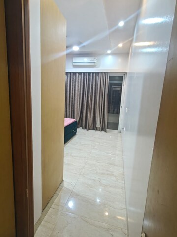 Building Lobby in 3 BHK Builder Floor at SAS Tower, Sector 38 – for Rent