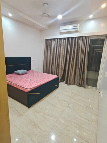 Bedroom in 3 BHK Builder Floor at SAS Tower, Sector 38 – for Rent