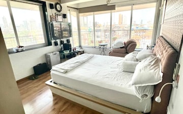 2 BHK Apartment For Sale in Marine Drive