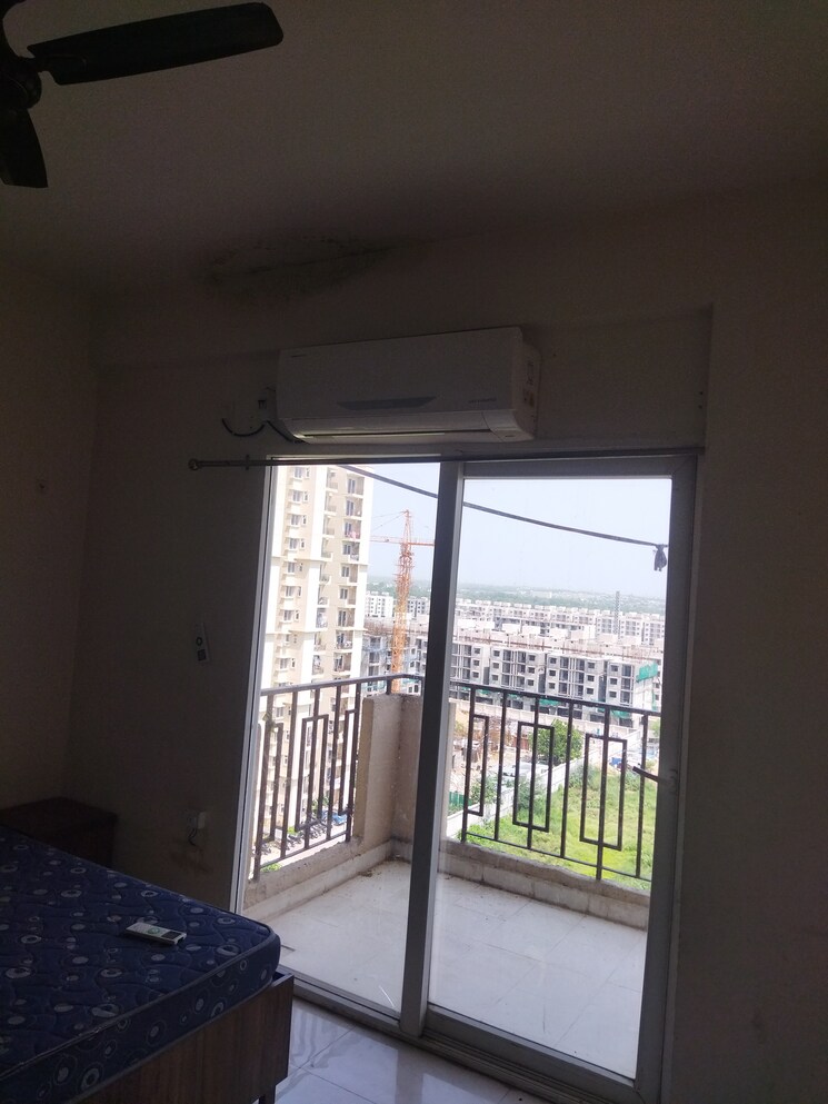 Room, signature-global-orchard-avenue 2 Bedroom 650 Sq.Ft. Apartment In Sector 93 Gurgaon 9073392